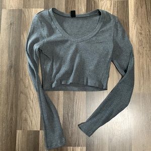 Grey long sleeve crop top